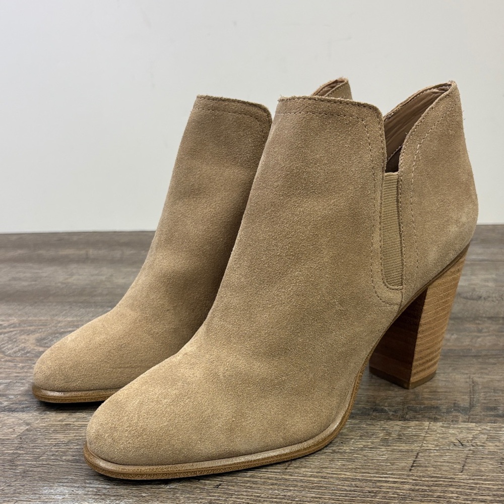 Vince Camuto FAMHIDA Tan Suede Ankle Boots Size 9